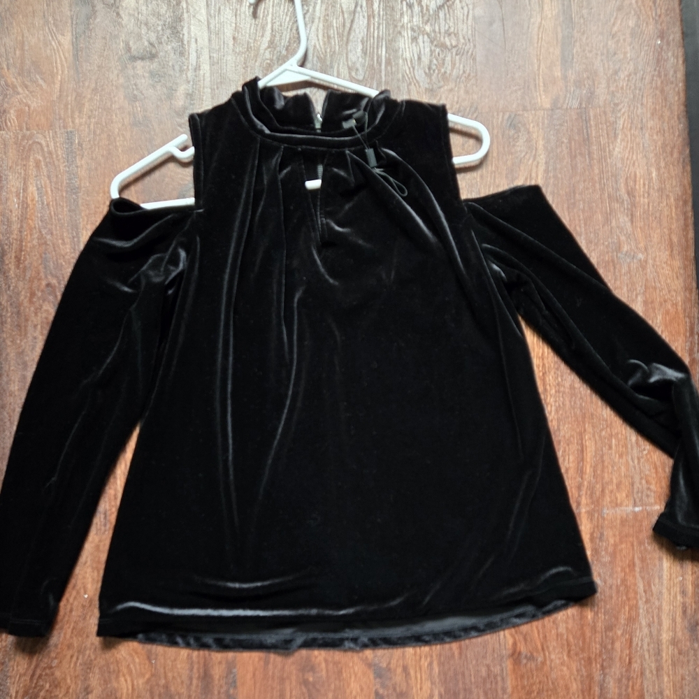 BNWOT Cupid cold shoulder top